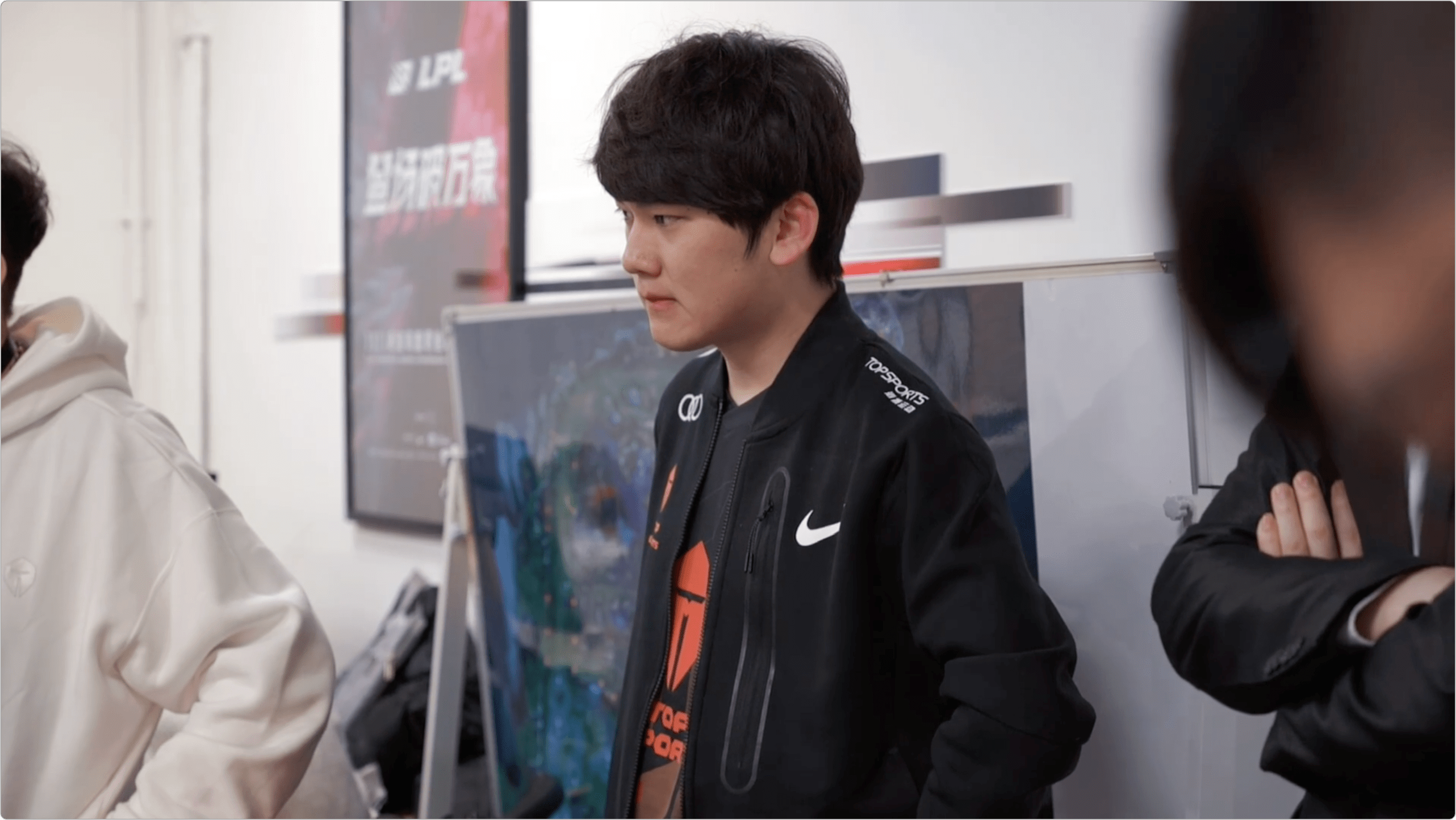 V5轻取TSM,JackeyLove完成史诗逆转激烈交锋淘汰赛,引爆全场热议 V5轻取TSM,JackeyLove完成史诗逆转激烈交锋淘汰赛,引爆全场热议