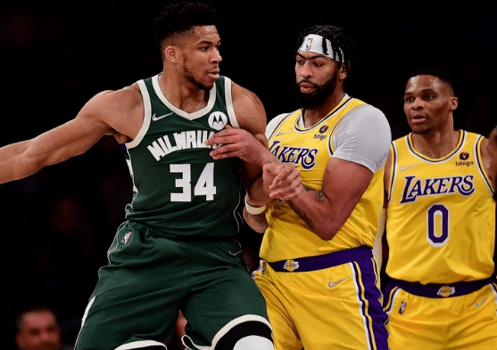 雄鹿完胜江苏队,浓眉哥带队取胜 雄鹿完胜江苏队,浓眉哥带队取胜