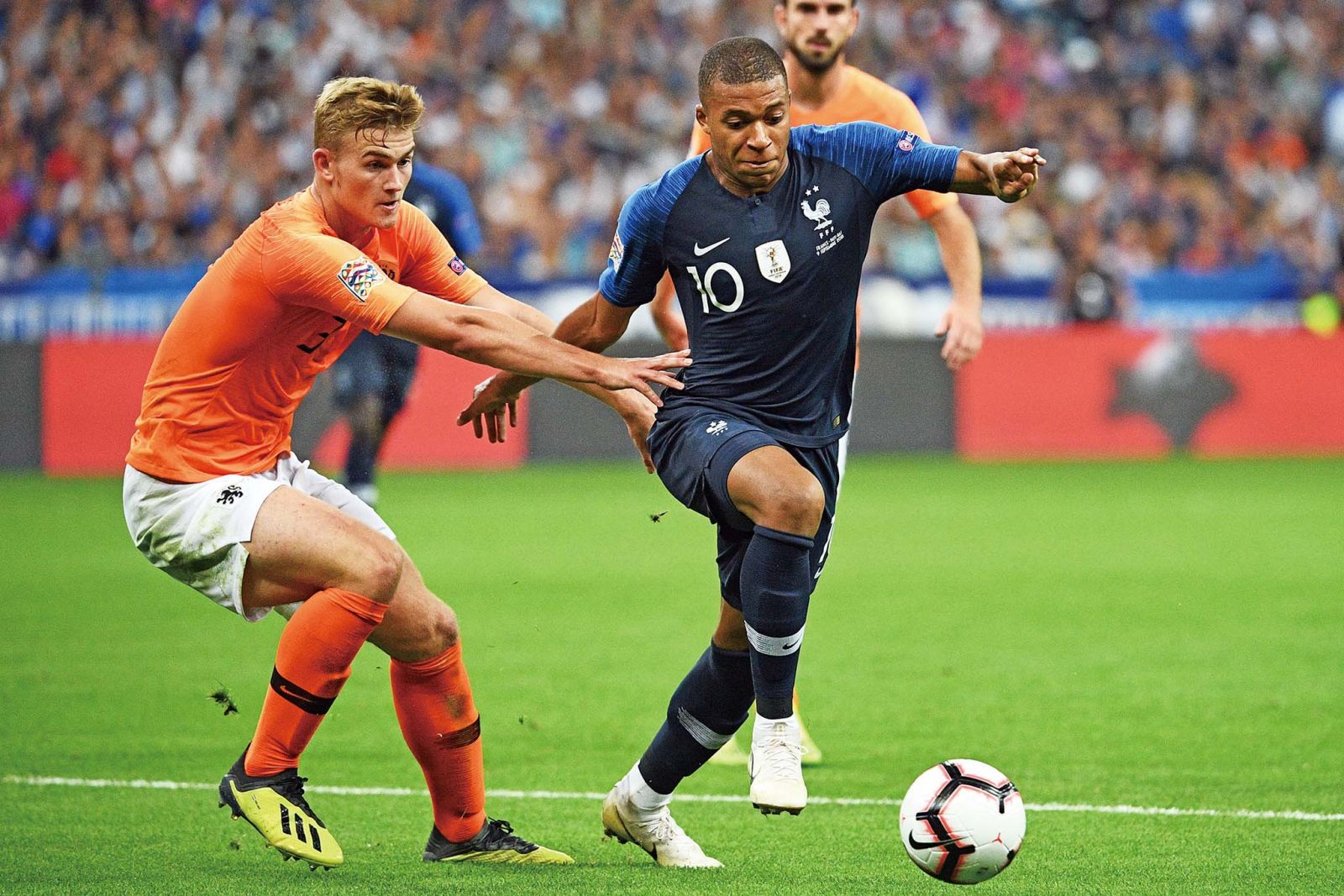 法国队完胜印尼队，黄鸭组合惊艳四座