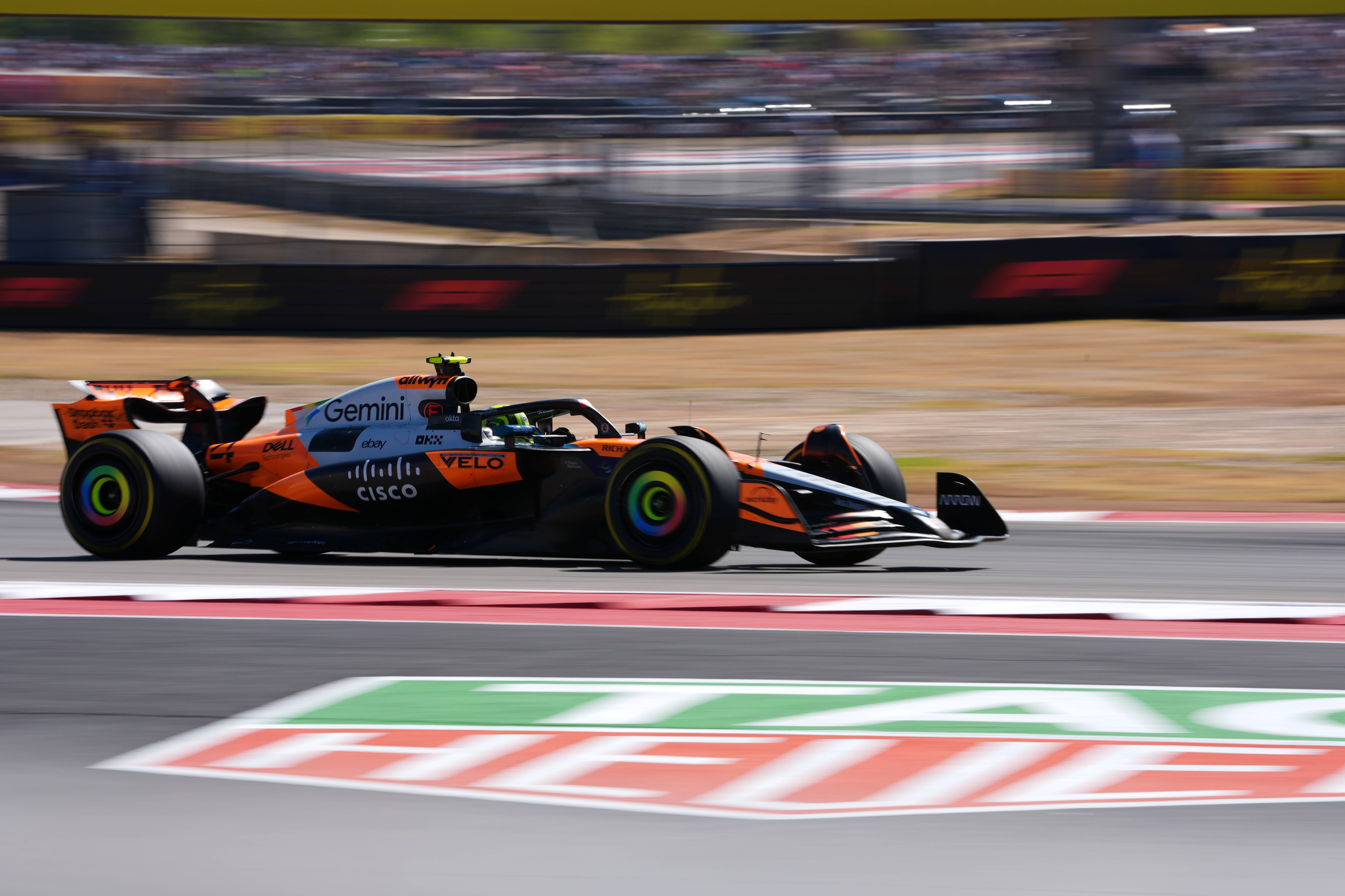 开云APP-雷诺车队横扫迈凯伦，维斯塔潘点燃赛场