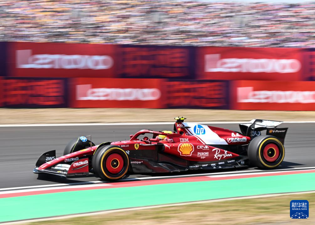 开云平台-迈凯伦碾压雷诺车队，汉密尔顿刷新纪录