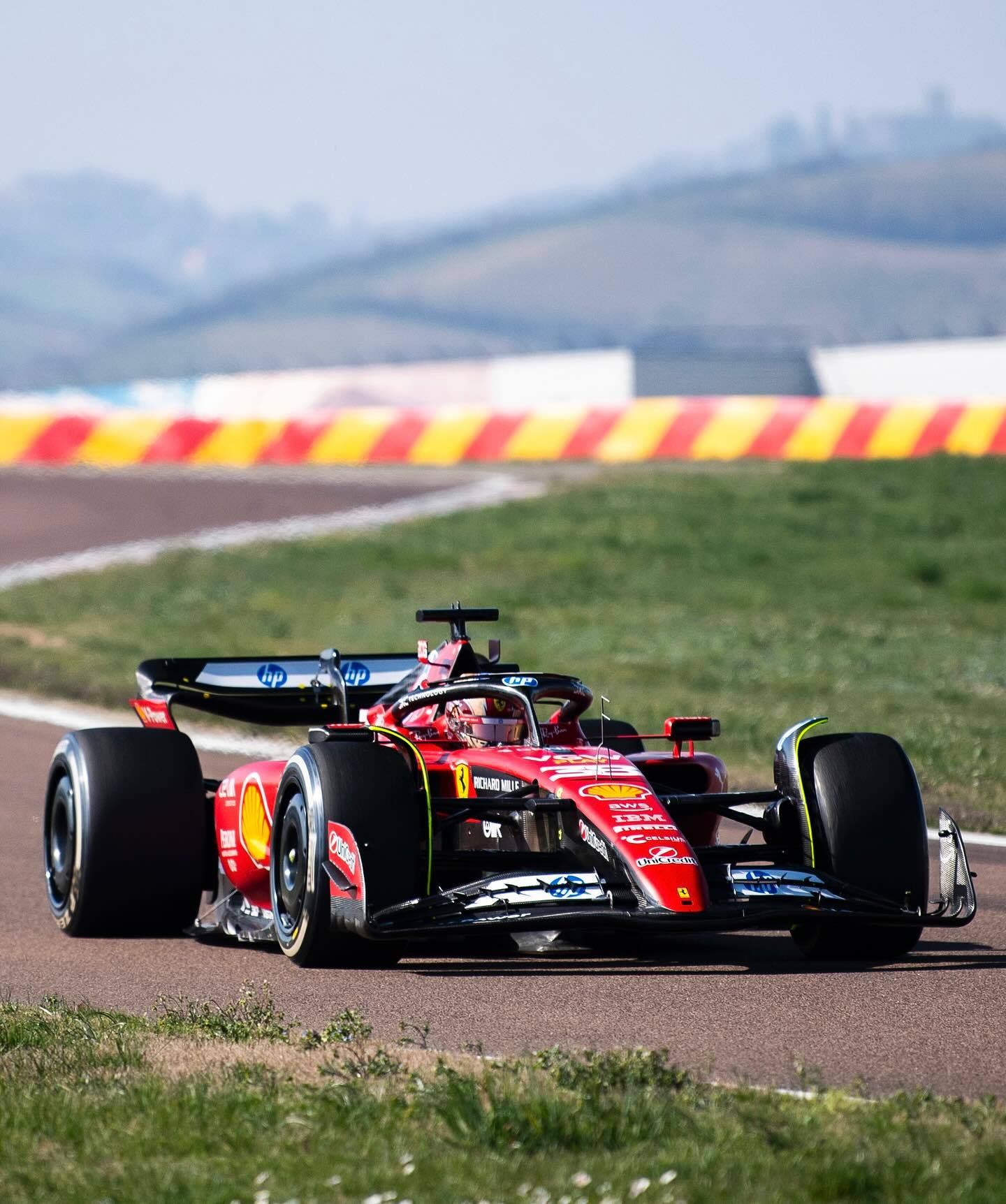 法拉利横扫红牛车队，诺里斯点燃赛场